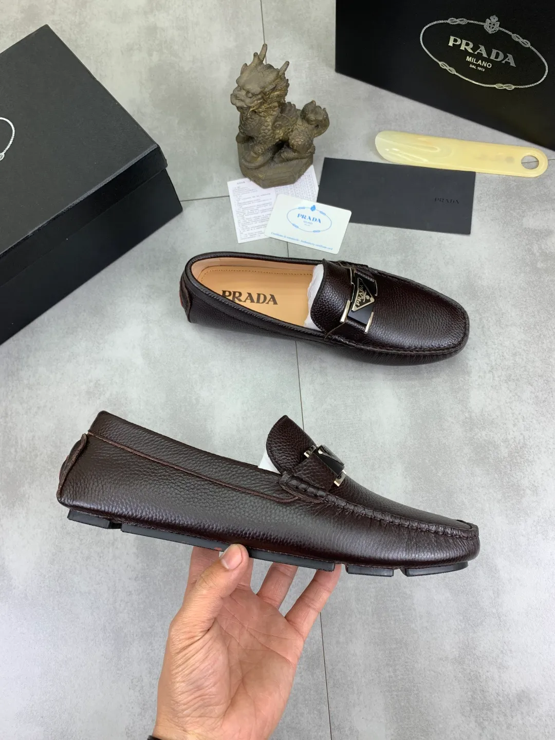 Men's Men's Shoes 💰P380💰【New Style】🆘 🔥🆕【PRADA】Prada Hong Kong high-quality pea shoes. Loaf style for lazy people. This fabric is made of 🇮🇹 imported top-grade Italian first-layer cowhide➕full first-layer pigskin lining. The lining is more high-end. The original non-slip and wear-resistant rubber outsole is the only choice for driving. Size: 38-45 4️⃣colors available